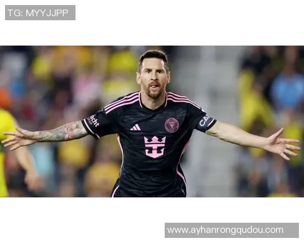 全球最帅新星足球运动员亮相 引领足球界潮流风尚 全球最帅新星足球运动员亮相 引领足球界潮流风尚