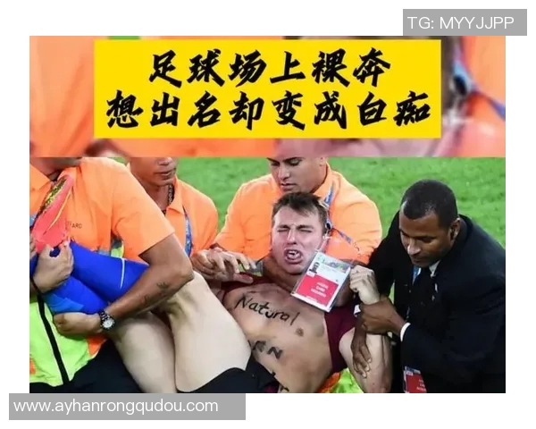 球星因突发状况被困足球场过夜视频曝光,网友热议各自猜测情况真相 球星因突发状况被困足球场过夜视频曝光,网友热议各自猜测情况真相