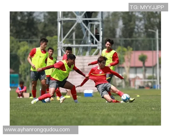 百位巨星齐聚,足球狂热无限荣耀 百位巨星齐聚,足球狂热无限荣耀