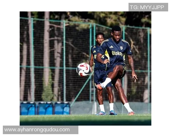 足球球星假期生活大揭秘 从休闲度假到私人训练背后的故事