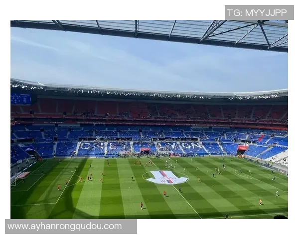 伯纳乌球场传奇:从伯纳乌到全球足坛的星光璀璨历程 伯纳乌球场传奇:从伯纳乌到全球足坛的星光璀璨历程